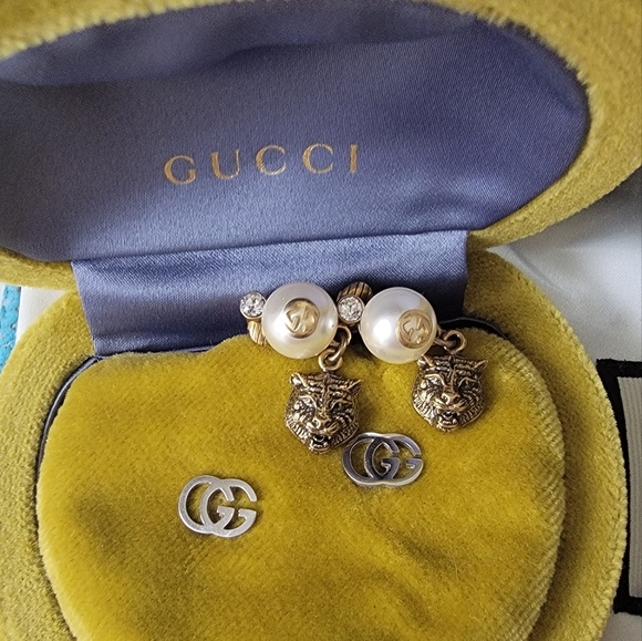 2 sets of Gucci Earinsand a Gucci belt - Picture 4 of 6